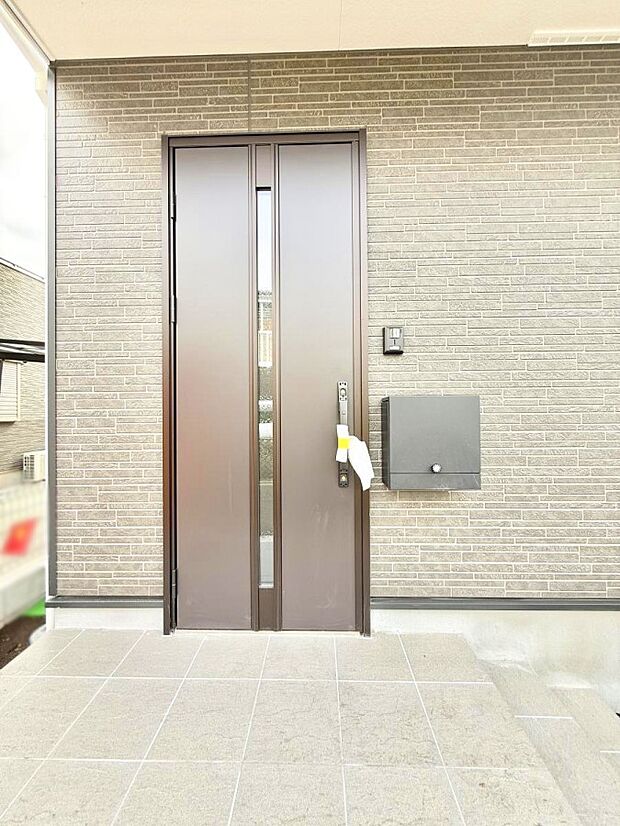 【玄関】■ シンプルで美しく、住まいの第一印象を彩る玄関です