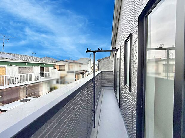 【バルコニー】■ 朝のコーヒーや夜の星空を楽しむ、癒しの場所