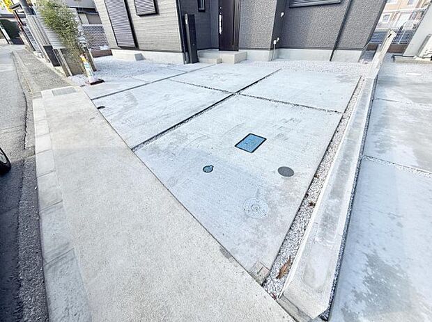 【現地外観写真】■暮らしを彩る充実した設備仕様が備わった住まい