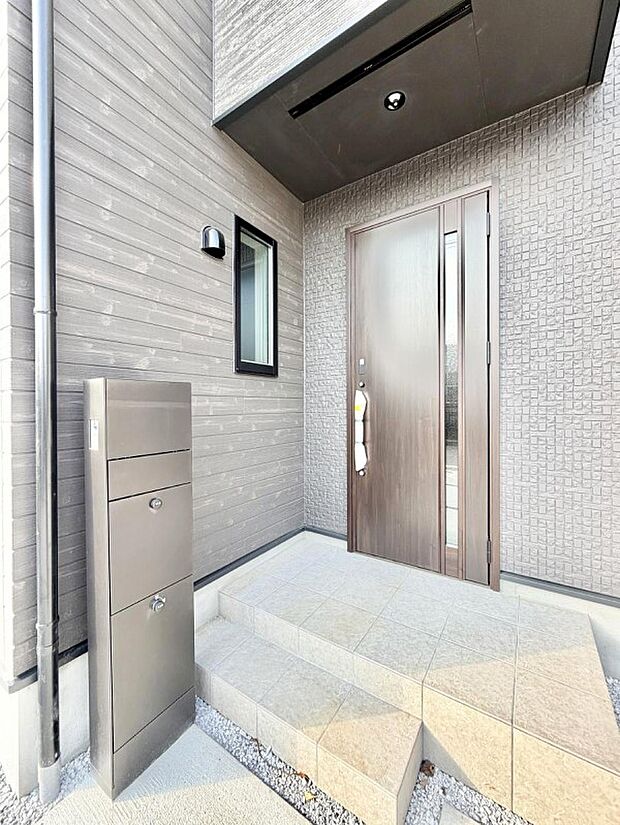 【現地外観写真】■家族みんなが笑顔で過ごせる、安心感のある住まい