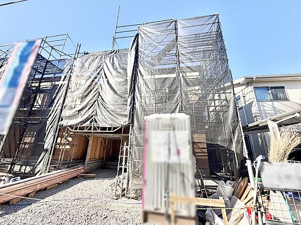 【現地外観写真】■暮らしを彩る充実した設備仕様が備わった住まい