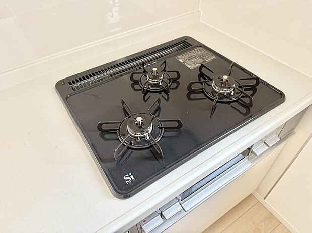 【3口ガスコンロ】■複数の鍋が同時に使えますね