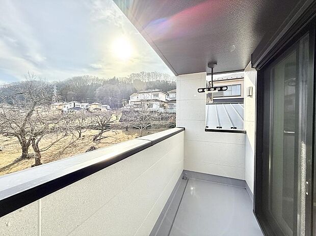 【バルコニー】■ 空を眺めながら、ほっと一息つける特別な空間