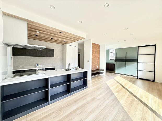 【リビング】■くつろぎと笑顔が集まる、心温まるリビング