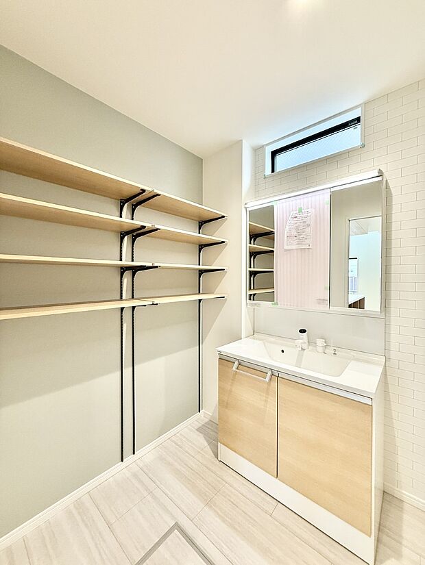 【洗面台・洗面所】■朝の準備がスムーズにできる広さです