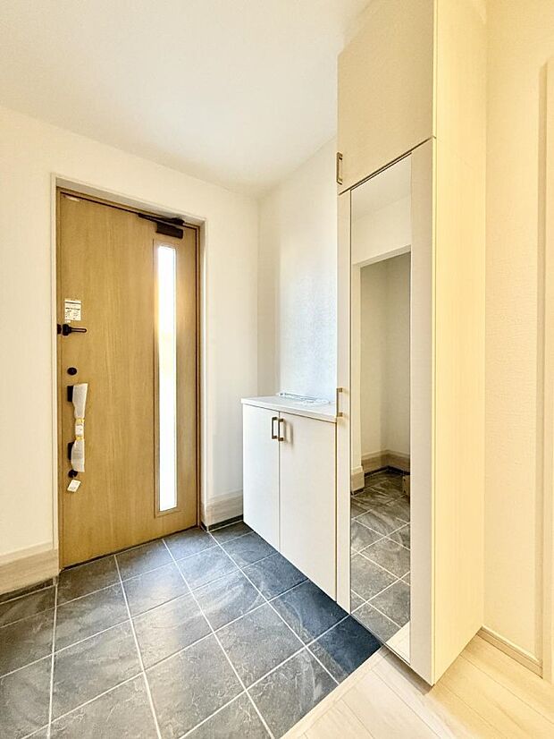 【玄関】■ ここから始まる一日、すっきり整った玄関