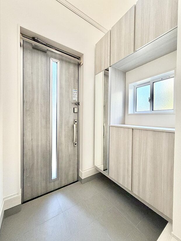 【玄関】■ ここから始まる一日、すっきり整った玄関