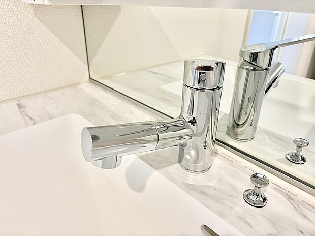 【ハンドシャワー付洗面台】■手洗いや顔を洗う時も快適に使える便利なシャワー