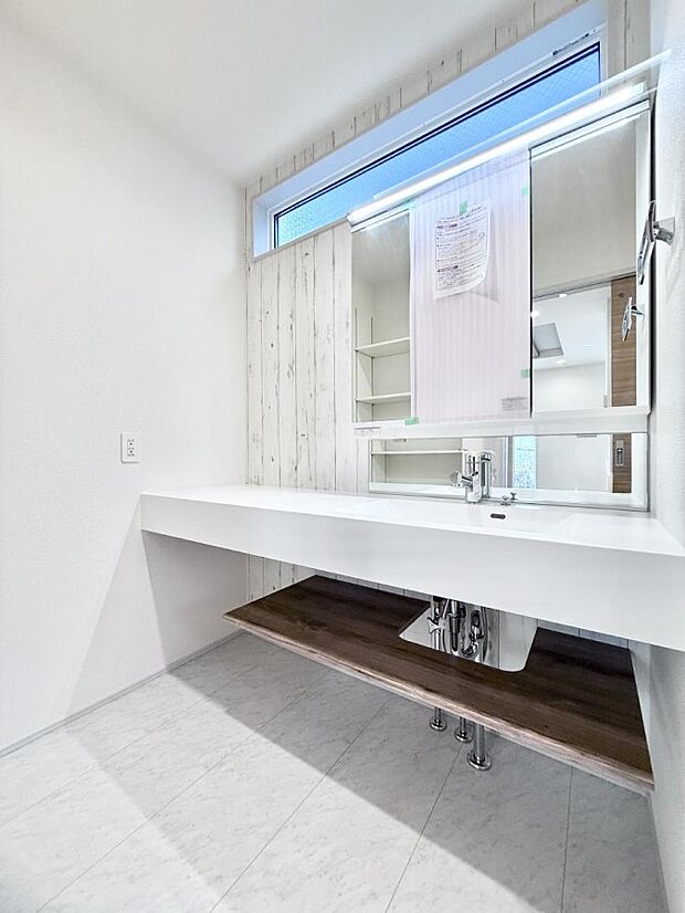 【洗面台・洗面所】■朝の準備がスムーズにできる広さです