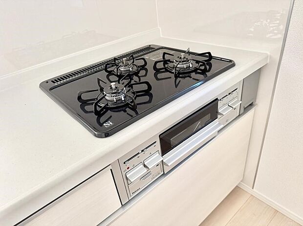 【3口ガスコンロ】■複数の鍋が同時に使えますね