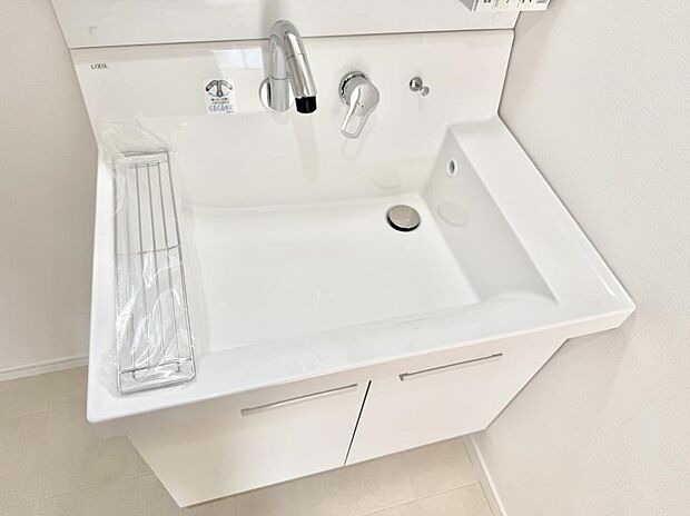 【ハンドシャワー付洗面台】■手洗いや顔を洗う時も快適に使える便利なシャワー