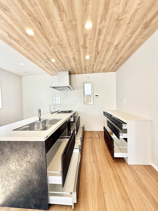 【キッチン】■家族の絆を深める、温もりのあるキッチン