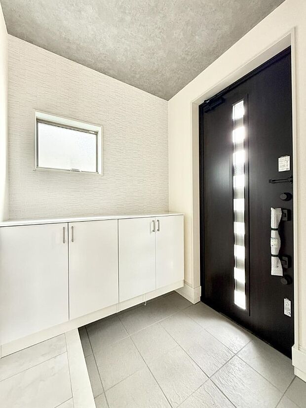 【玄関】■ シンプルで美しく、快適な暮らしの入り口