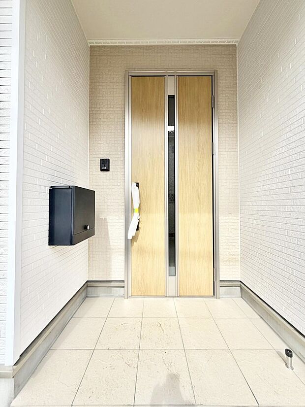 【玄関】■ 帰るたびにホッとする、安心感のある佇まい
