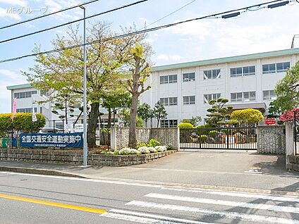 平塚市立金目小学校 234m(3分)