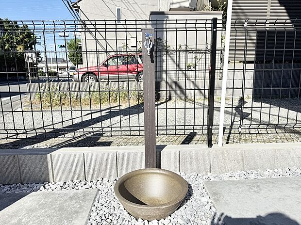 【その他現地】■ガーデニングや洗車などの際に大活躍な屋外立水栓
