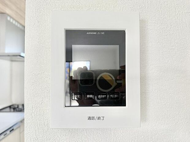 【TVモニター付インターフォン】■訪問者を確認できて安心感が増します