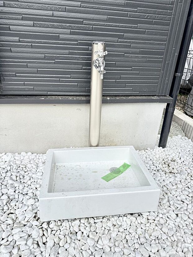 【その他現地】■ガーデニングや洗車などの際に大活躍な屋外立水栓