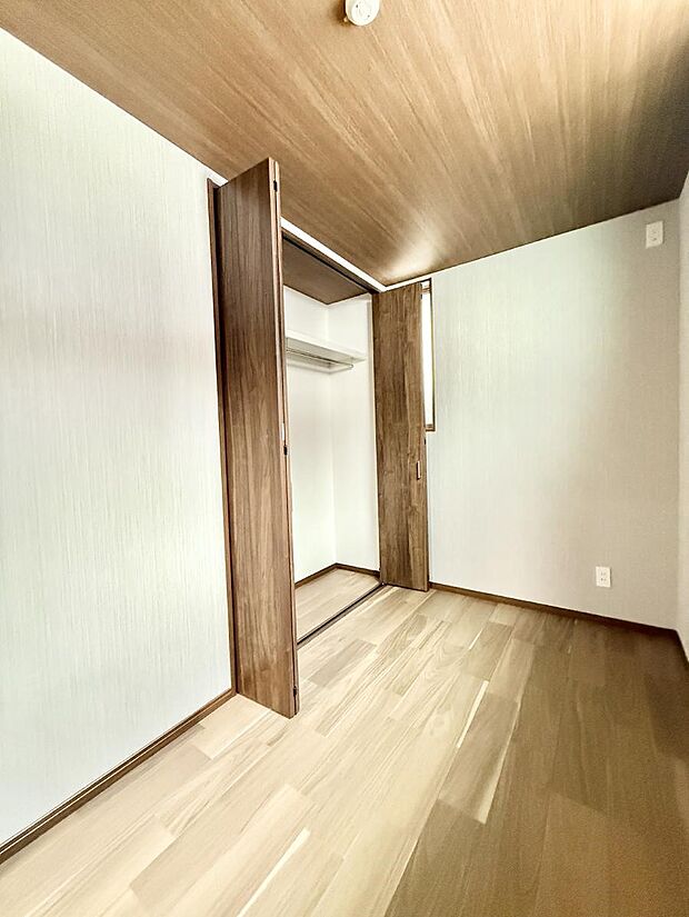 【洋室】■心地よい雰囲気が漂う落ち着いた空間