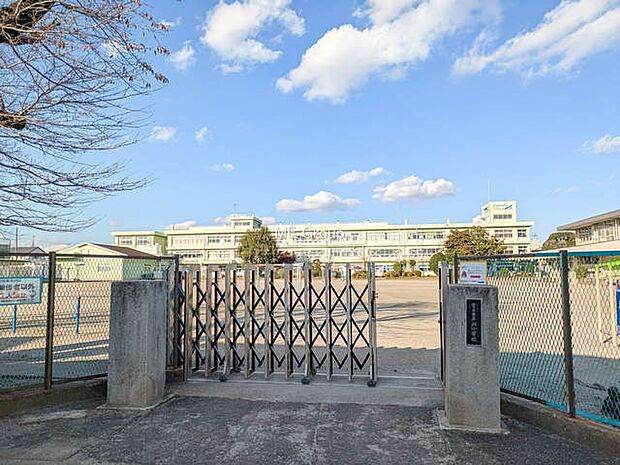 厚木市立北小学校（約300m・徒歩4分）