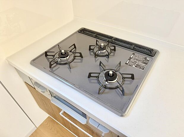 【3口ガスコンロ】■一度に多くの料理ができ便利で効率的