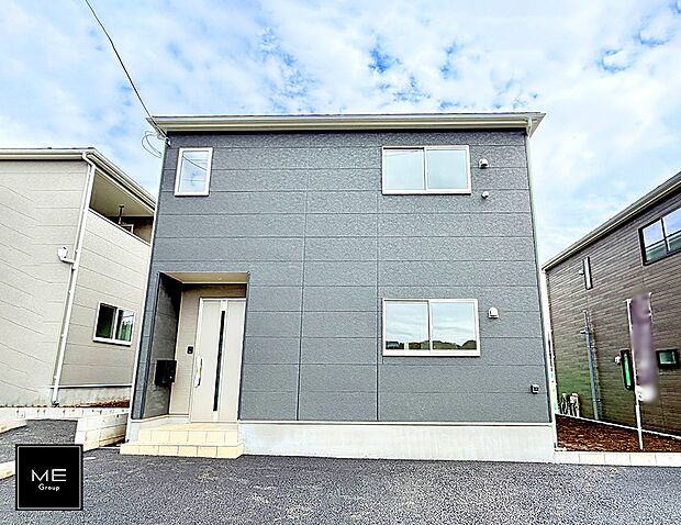 【現地外観写真】■暮らしを彩る充実した設備仕様が備わった住まい