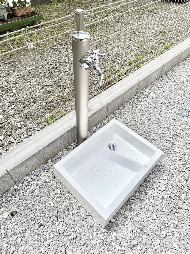 【その他現地】1号棟 ■ガーデニングや洗車などの際に大活躍な屋外立水栓