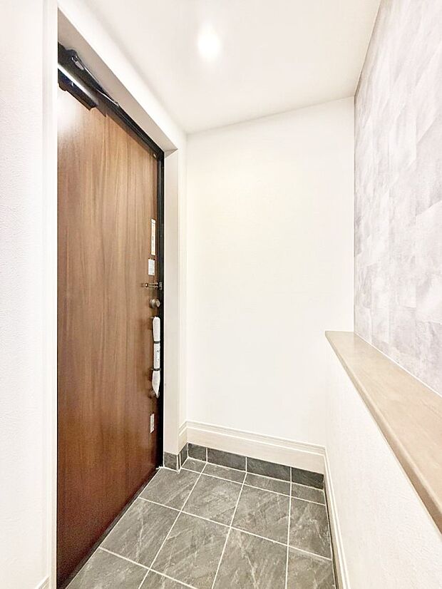 【玄関】■ シンプルで美しく、快適な暮らしの入り口