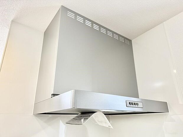 【レンジフード】■調理時の蒸気や匂いが換気扇に誘導され、効率的に排煙ができます。