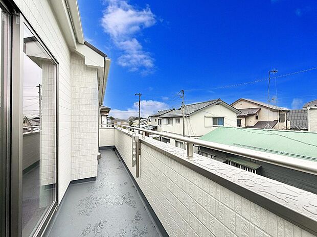 【バルコニー】■ ここから始まる一日、すっきり整った玄関