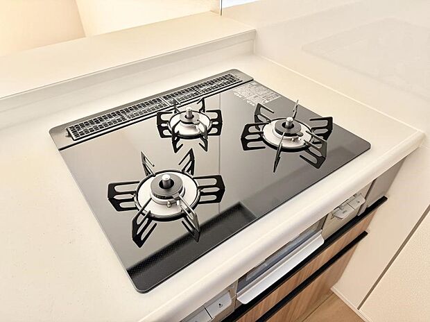 【3口ガスコンロ】■一度に多くの料理ができ便利で効率的