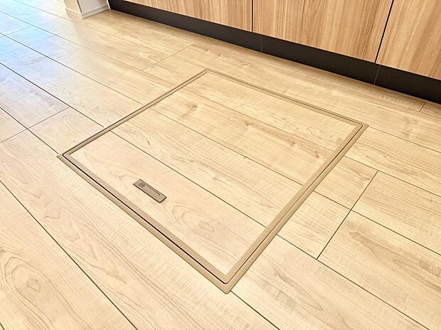 【床下収納】■隠れた収納スペースで家全体がスッキリ