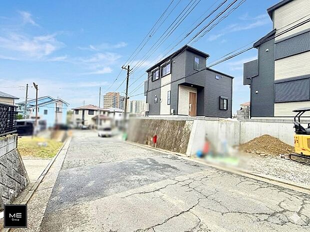 【前面道路含む現地写真】■家族みんなが笑顔で過ごせる、安心感のある住まい