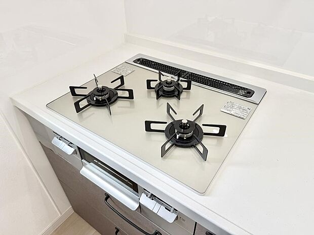 【3口ガスコンロ】■一度に多くの料理ができ便利で効率的