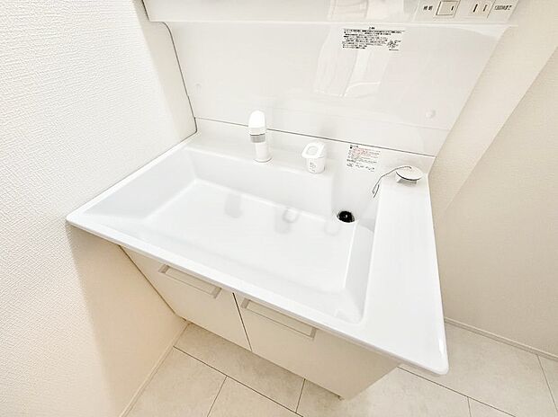 【ハンドシャワー付洗面台】■手洗いや顔を洗う時も快適に使える便利なシャワー