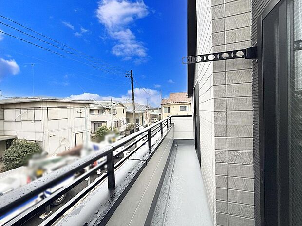 【バルコニー】■ 朝のコーヒーや夜の星空を楽しむ、癒しの場所