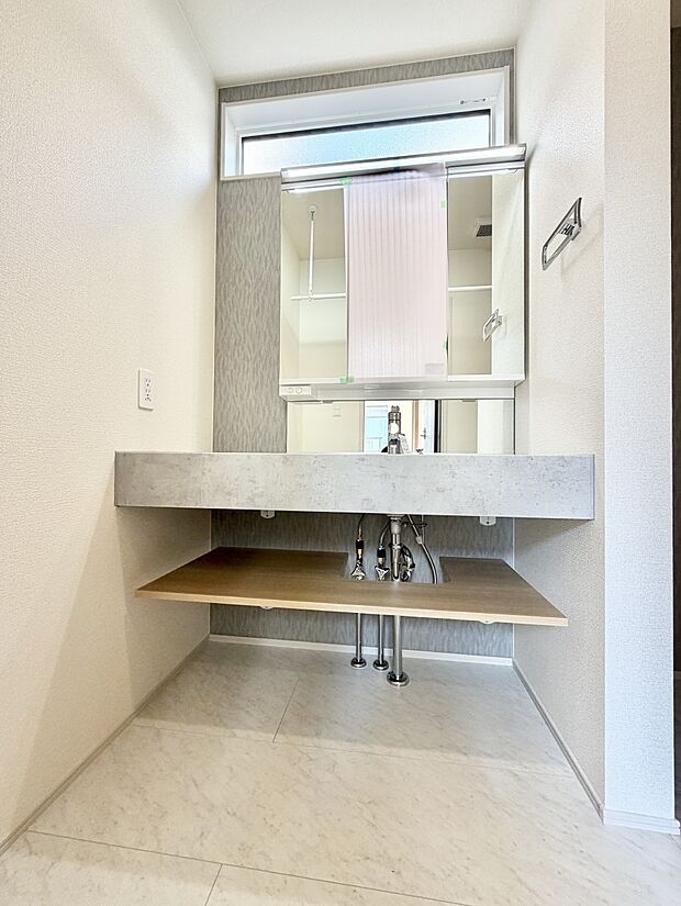 【洗面台・洗面所】■朝の準備がスムーズにできる広さです