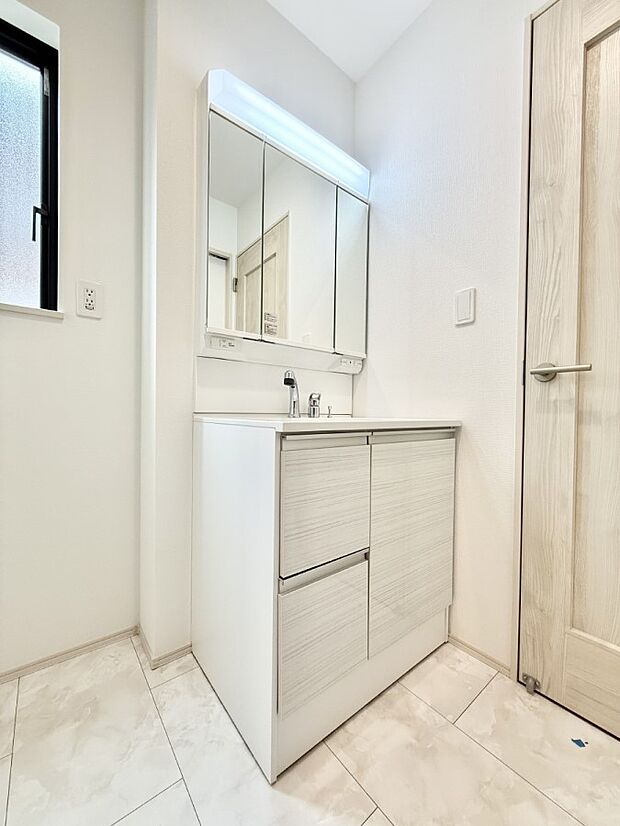 【洗面台・洗面所】■朝の準備がスムーズにできる広さです