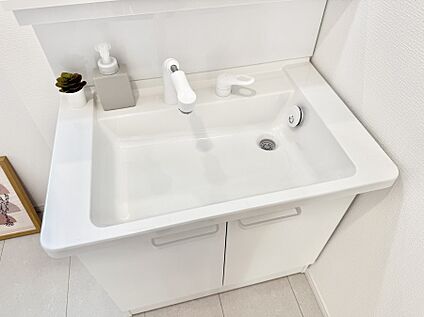 ハンドシャワー付洗面台