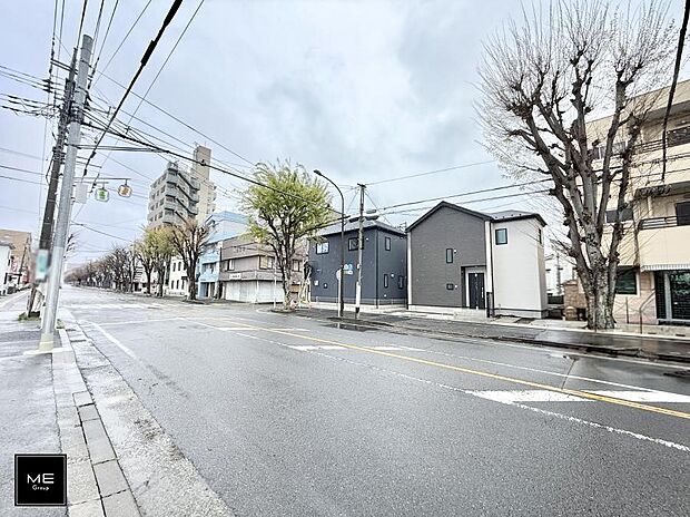【前面道路含む現地写真】■優雅なラインが、毎日を引き立てます