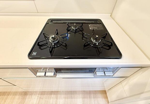 【3口ガスコンロ】■複数の鍋が同時に使えますね