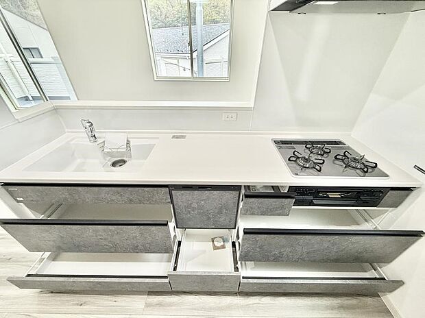 【キッチン】■アイデア広がる、クリエイティブな料理空間