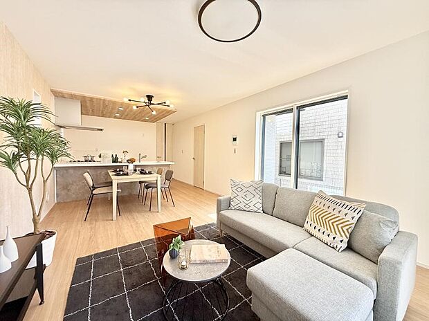 【リビング】■くつろぎと笑顔が集まる、心温まるリビング