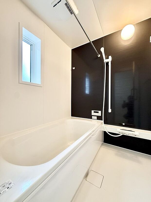 【浴室】■一日の疲れを癒す、心落ち着く空間です