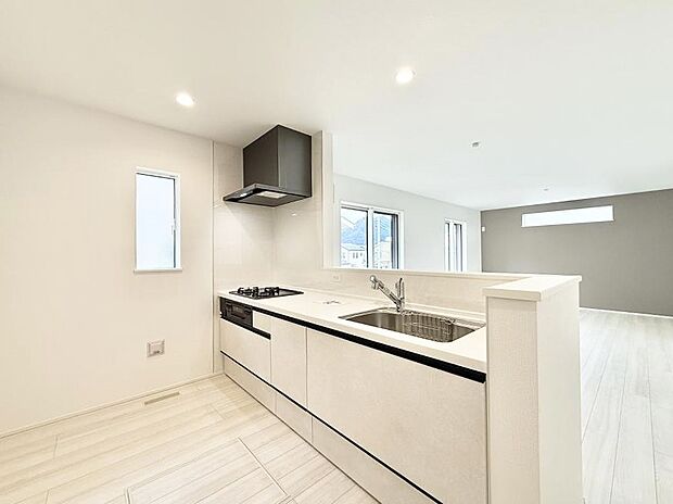 【ダイニングキッチン】■キレイに片付く、使いやすいキッチン