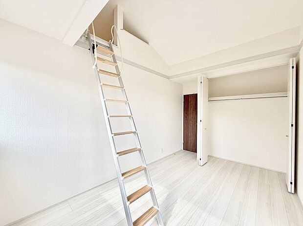 【寝室】■家具をうまく配置すれば広々とした空間を使い動きやすく、リラックスした時間が過ごせます