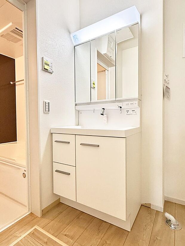 【洗面台・洗面所】■明るい洗面所は毎朝の歯磨きも楽しくできちゃいそうです♪