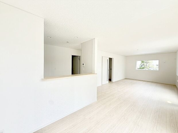 【リビング】2号棟 ■くつろぎと笑顔が集まる、心温まるリビング