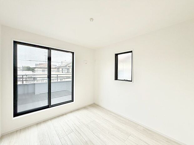 【リビング以外の居室】1号棟 ■落ち着いた雰囲気のお部屋で心が安らぐ空間