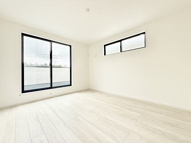 【リビング以外の居室】1号棟 ■落ち着いた色合いのお部屋で穏やかな時間を楽しめます